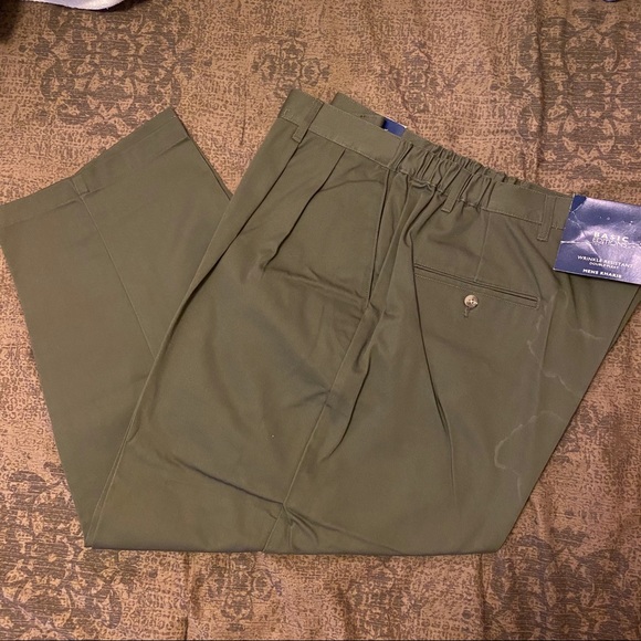 Basic Editions Other - NWT Wrinkle Resistant Double Pleat Khakis